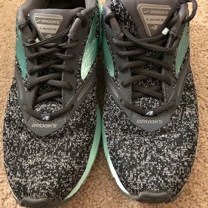 Brooks Launch 4 running shoes size 10